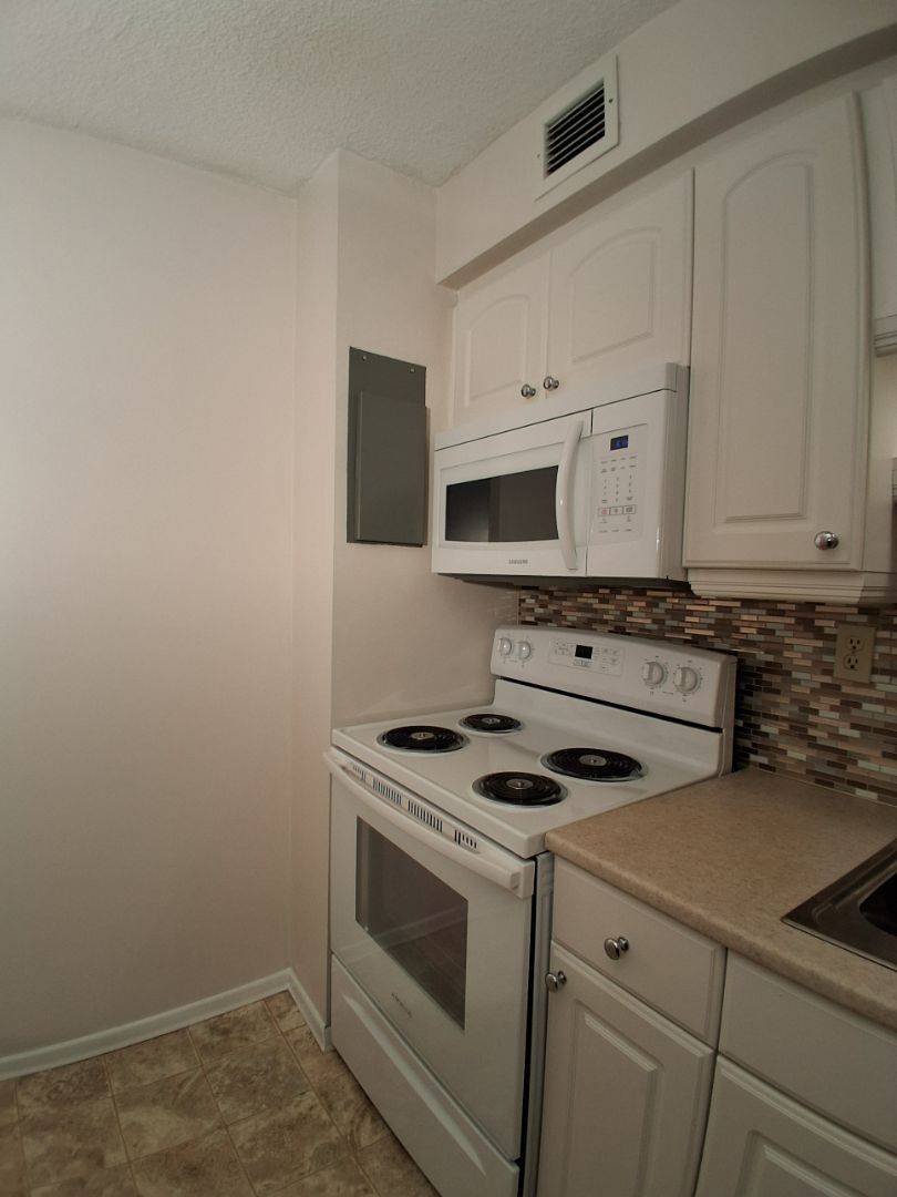 975 Warwick CT #605, Burlington, ON L7T 3Z7