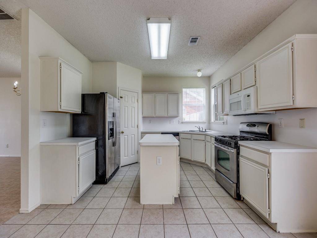 833 Bellflower Drive, Plano, TX 75075