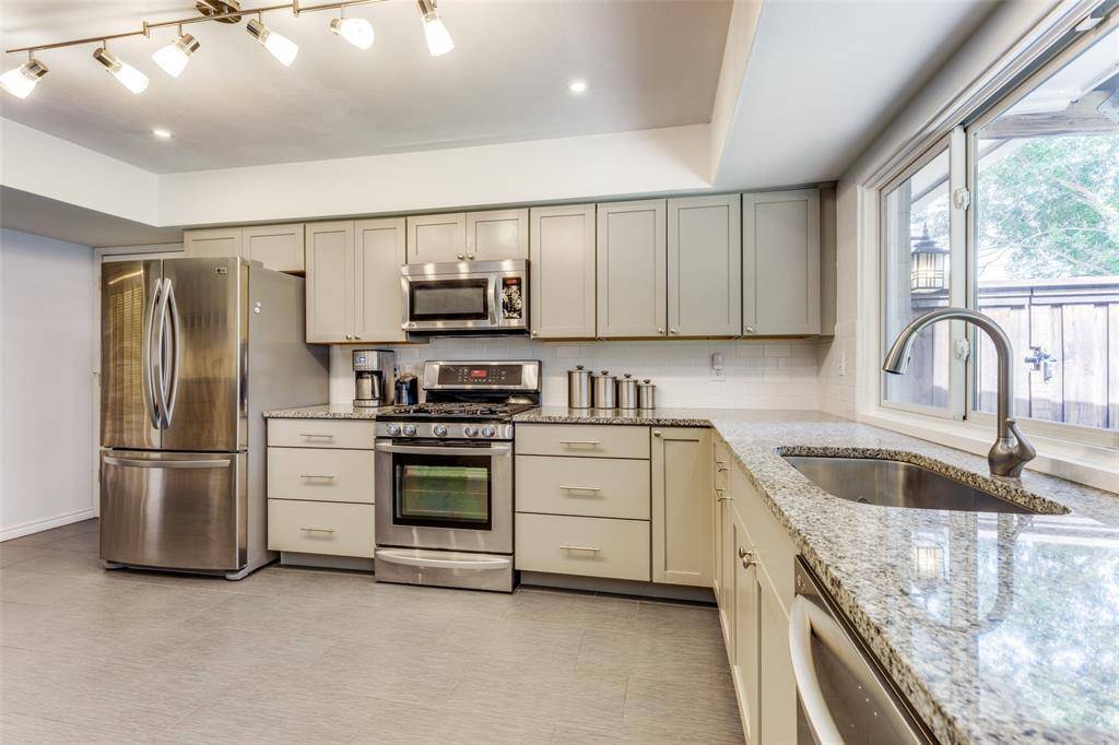 6662 Roundrock Road, Dallas, TX 75248