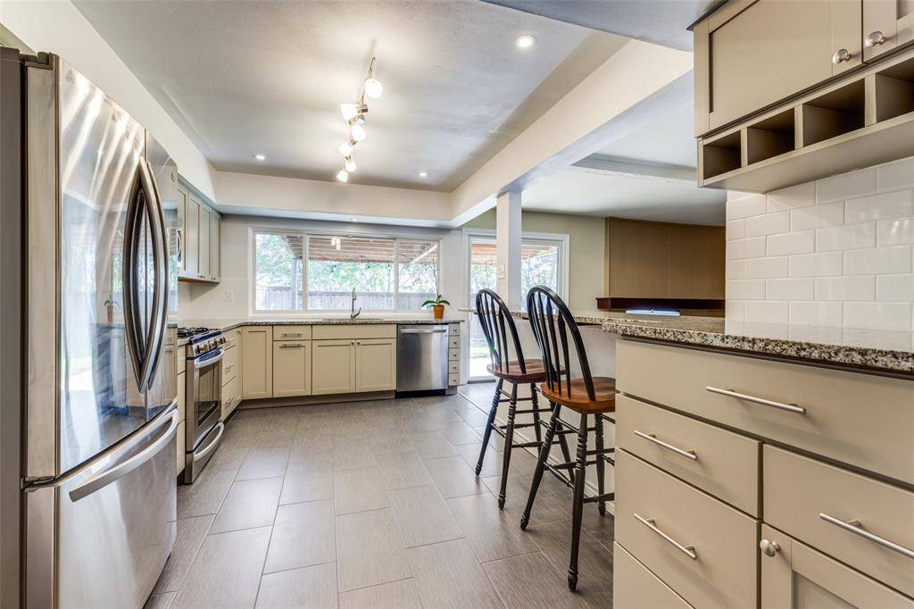 6662 Roundrock Road, Dallas, TX 75248