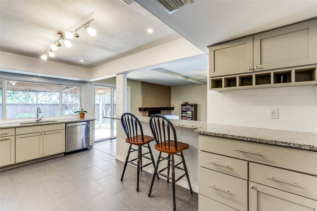 6662 Roundrock Road, Dallas, TX 75248