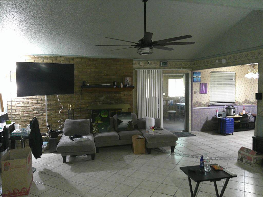 509 W Springdale Lane, Grand Prairie, TX 75052