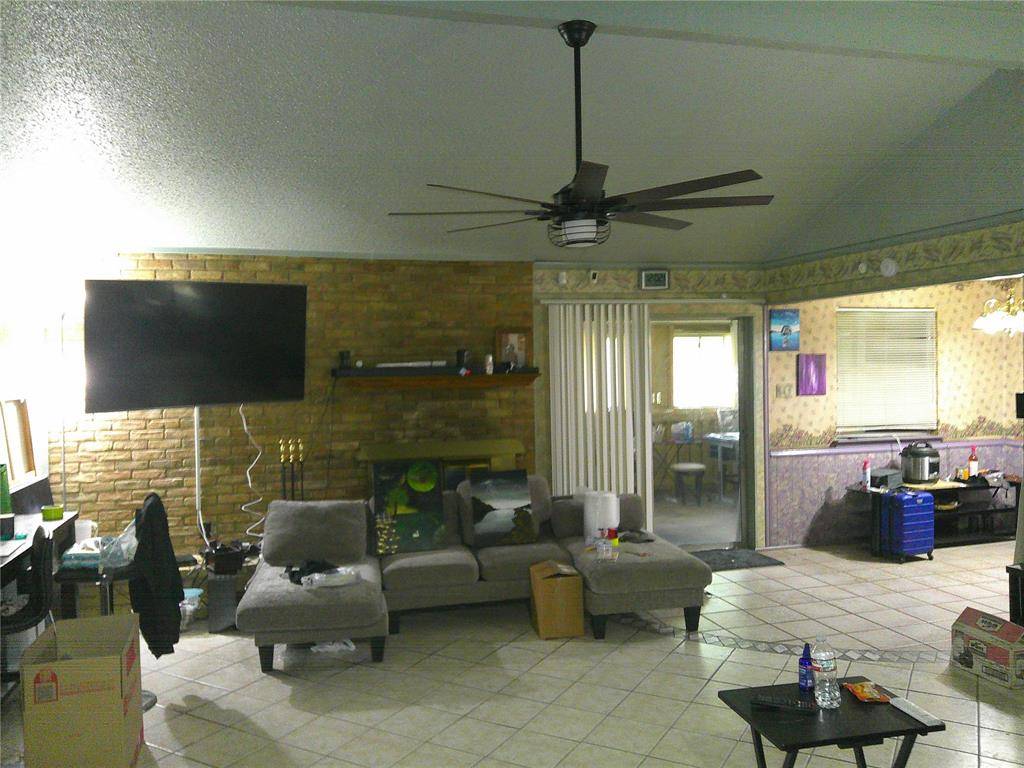 509 W Springdale Lane, Grand Prairie, TX 75052