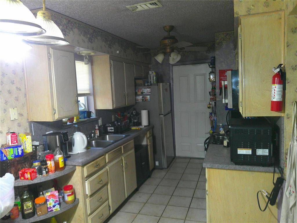 509 W Springdale Lane, Grand Prairie, TX 75052