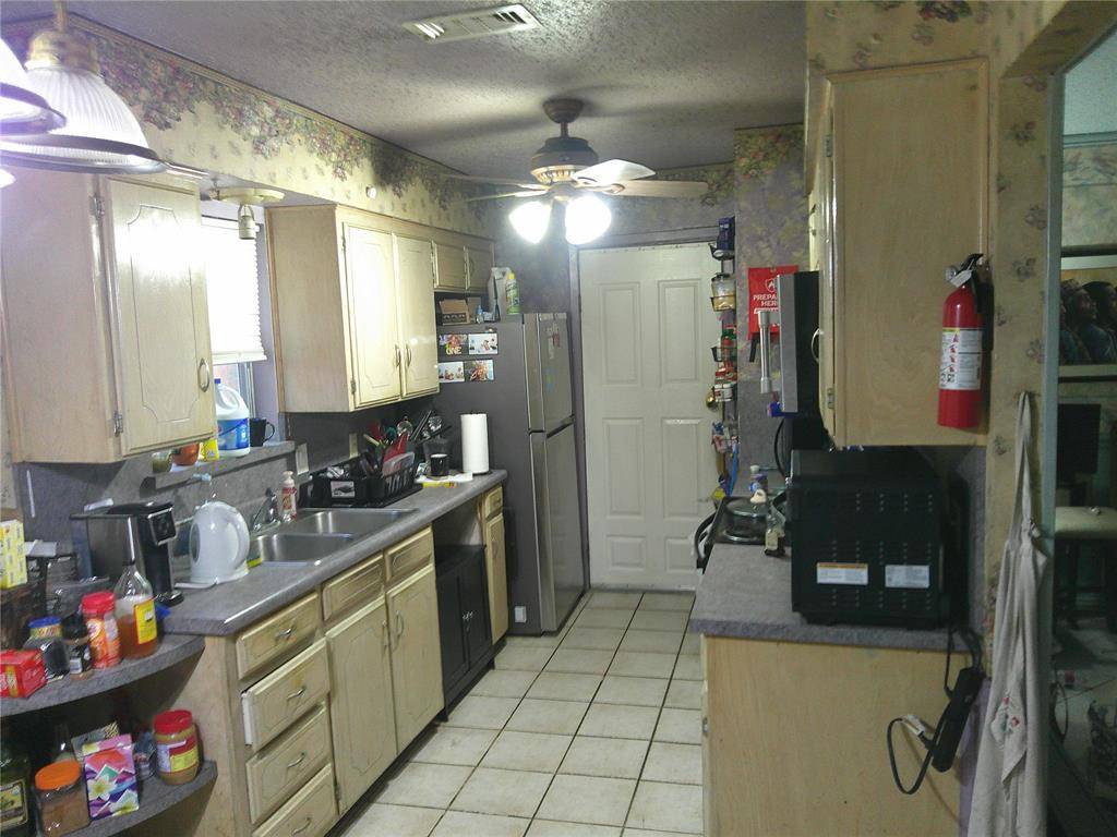 509 W Springdale Lane, Grand Prairie, TX 75052