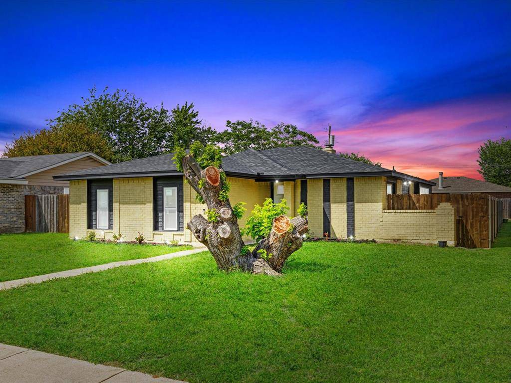 825 Cherry Hills Drive, Lancaster, TX 75134