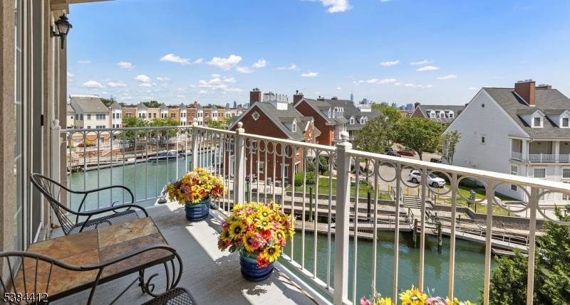 205-32 Shearwater Ct #32, Jersey City, NJ 07305