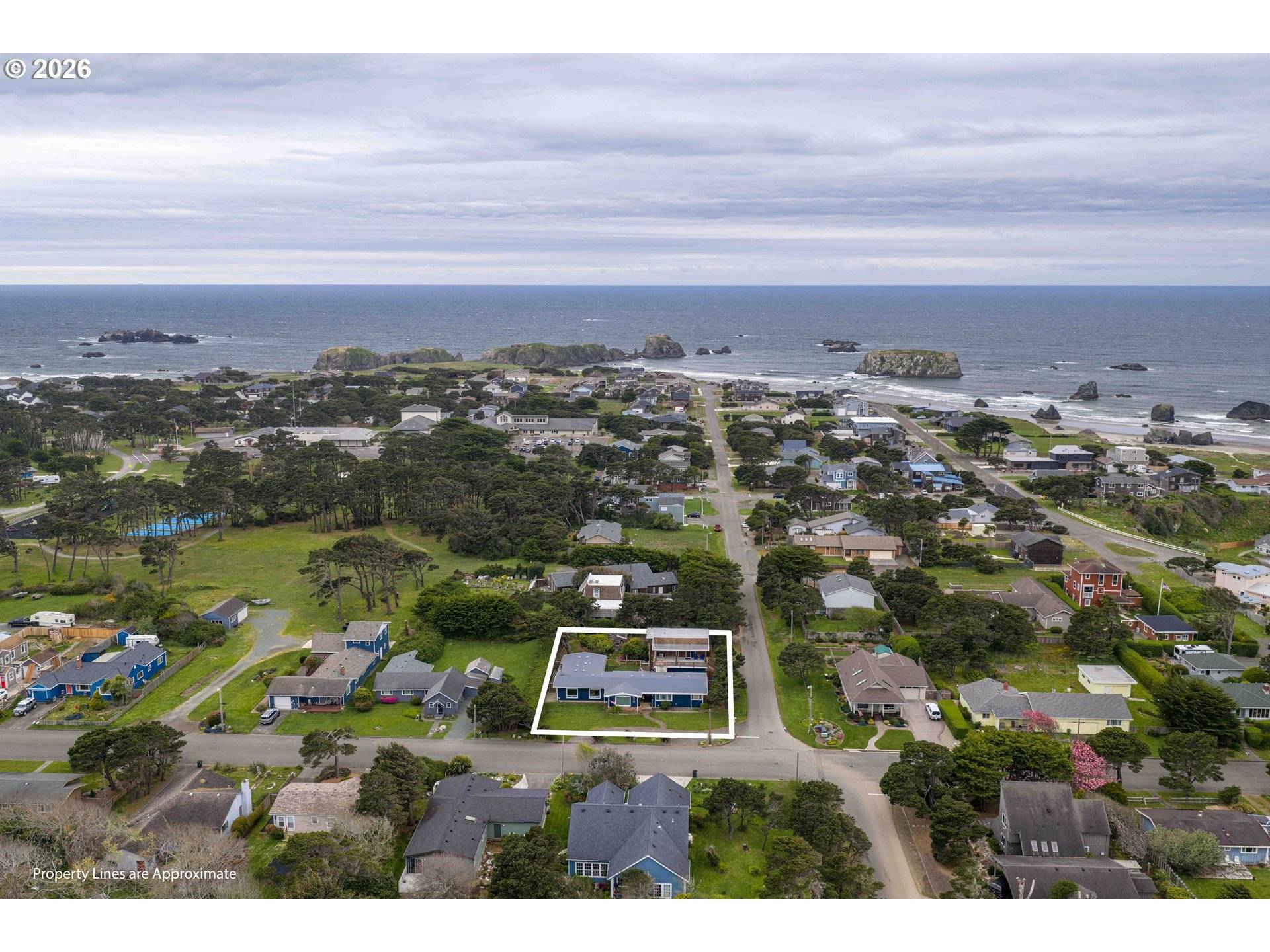 820 JACKSON AVE SW, Bandon, OR 97411