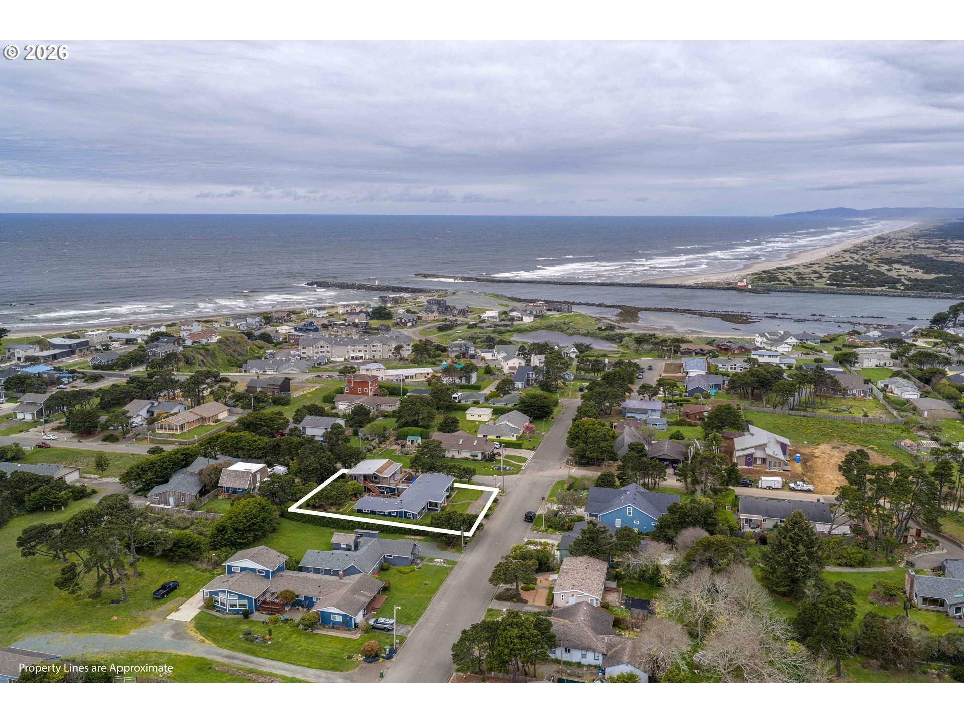 820 JACKSON AVE SW, Bandon, OR 97411