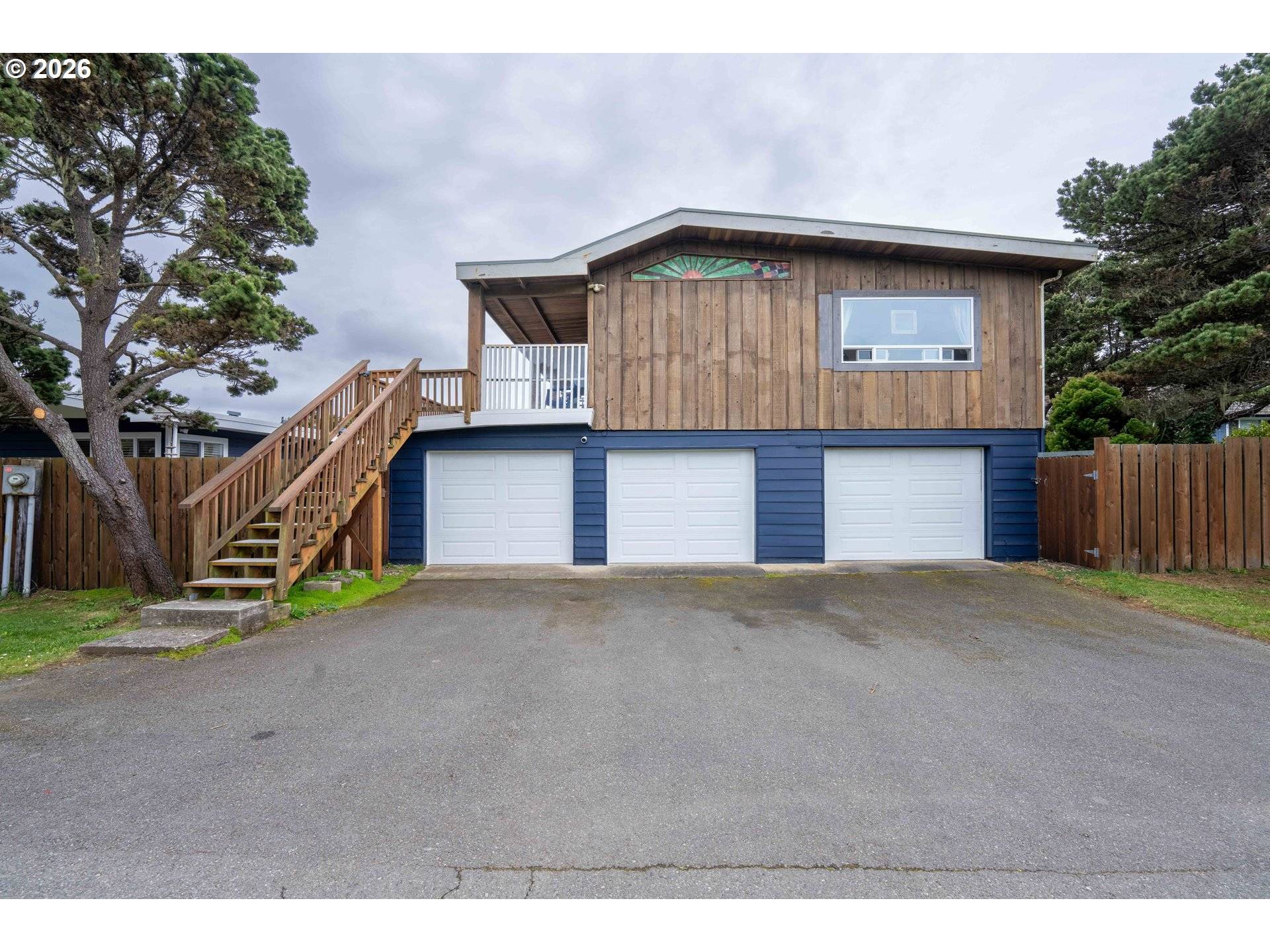 820 JACKSON AVE SW, Bandon, OR 97411