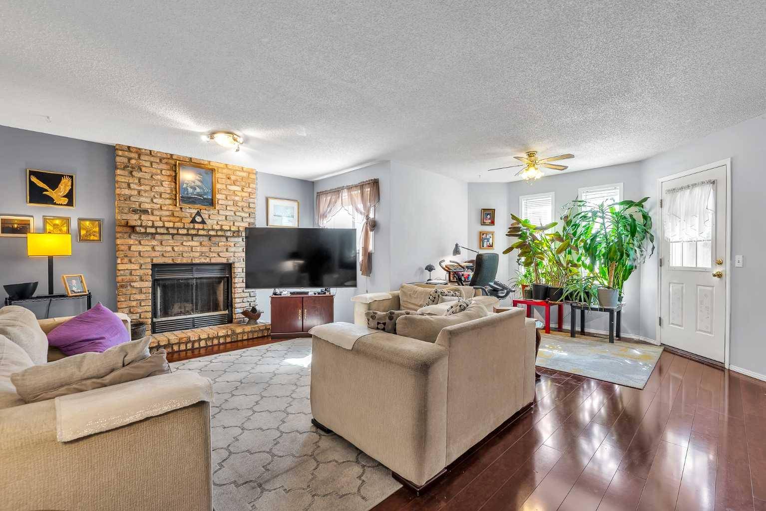 53 Shawfield RD SW, Calgary, AB T2Y 1Y7