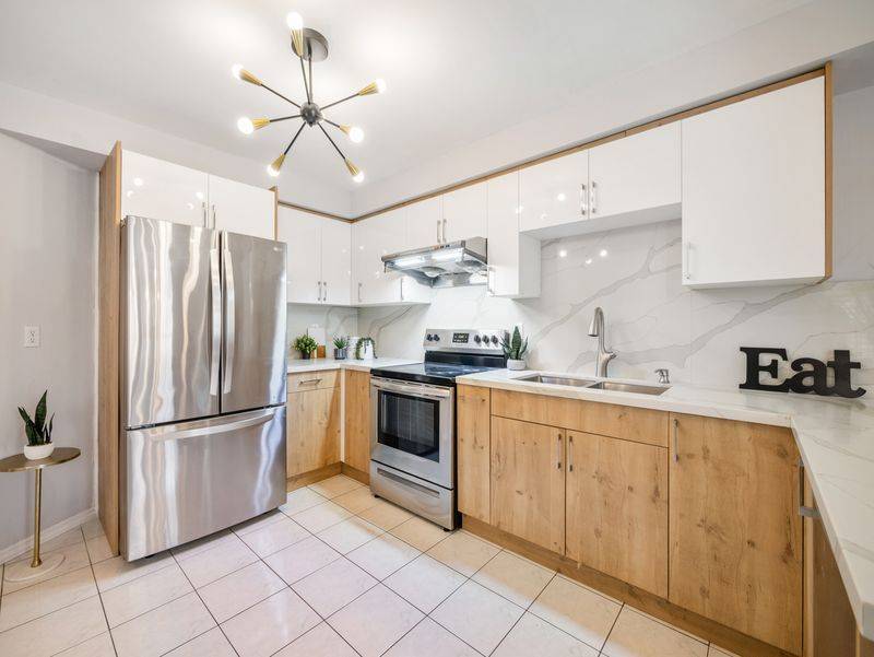 97 Pinedale Gate, Vaughan, ON L4L 8X3