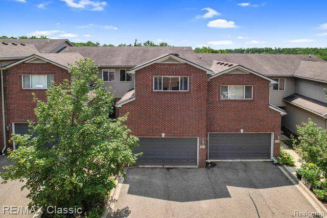 42447 CORLINA DR, Northville, MI 48167