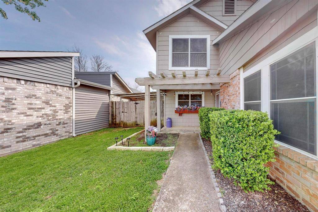 9945 Pack Saddle Trail, Fort Worth, TX 76108