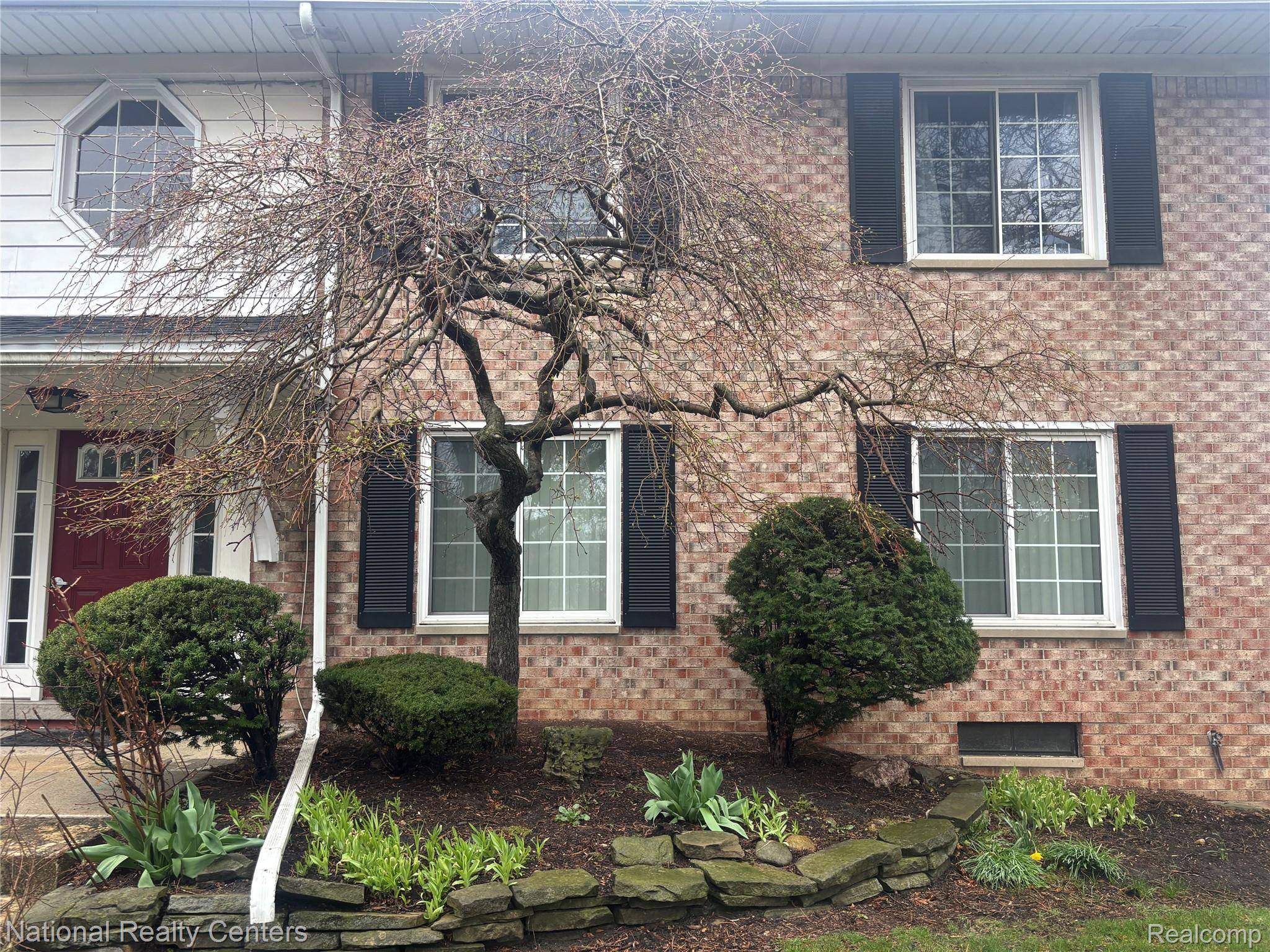 237 E Square Lake RD #8, Bloomfield Charter Township, MI 48302