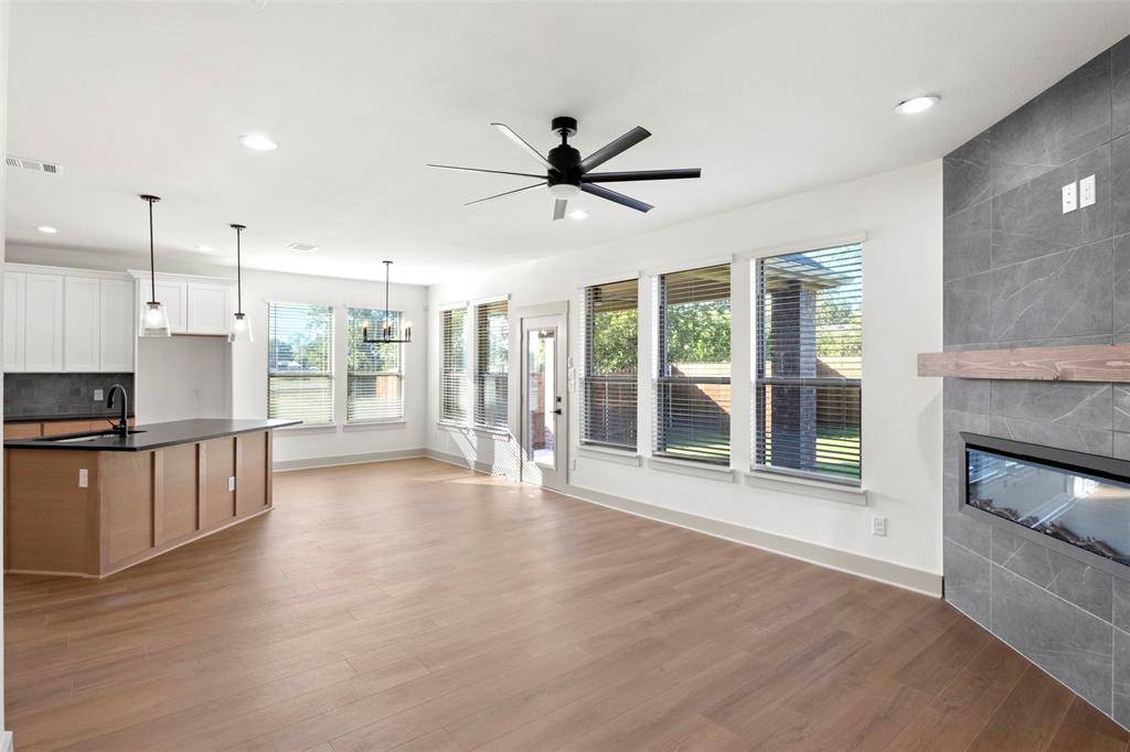 713 Escovedo Drive, Italy, TX 76651