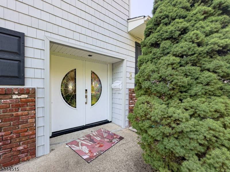 34 Lincoln St, Roseland Boro, NJ 07068