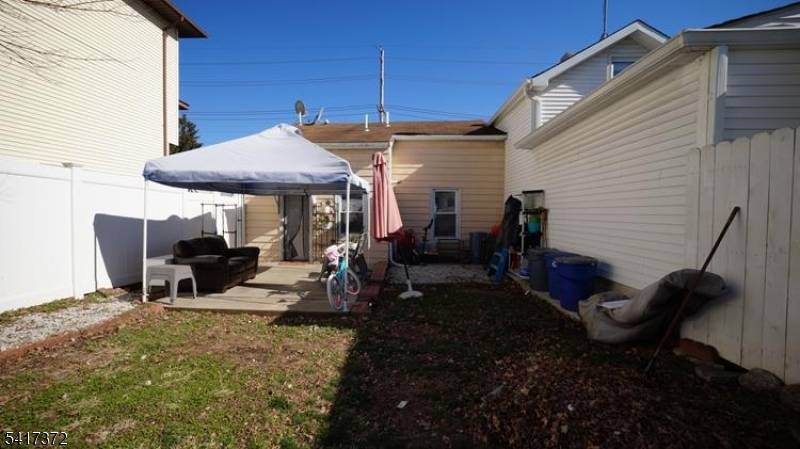 31 Kossuth St, Haledon Boro, NJ 07508