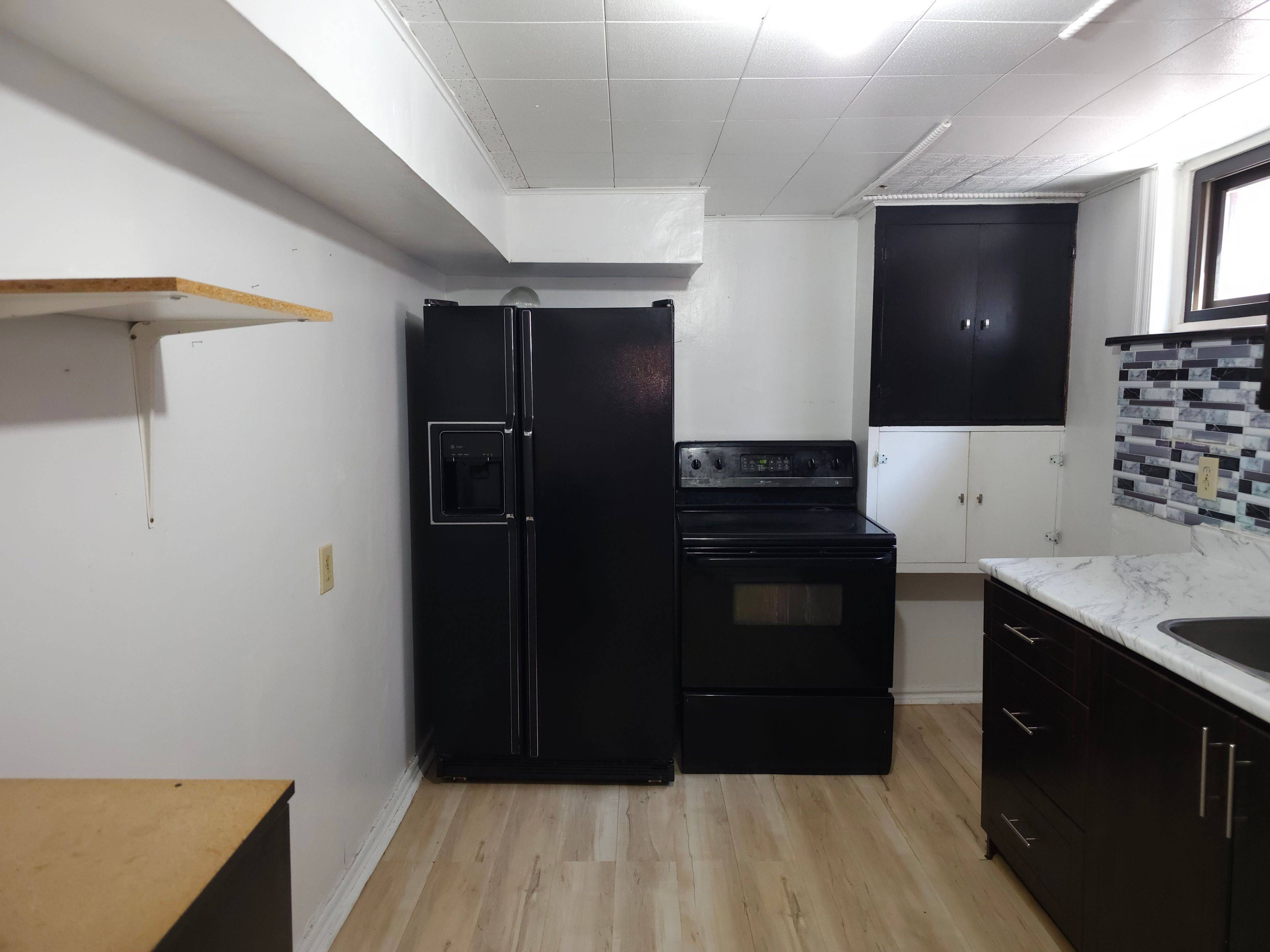 6 Galewood DR, Toronto W04, ON M9N 3L7