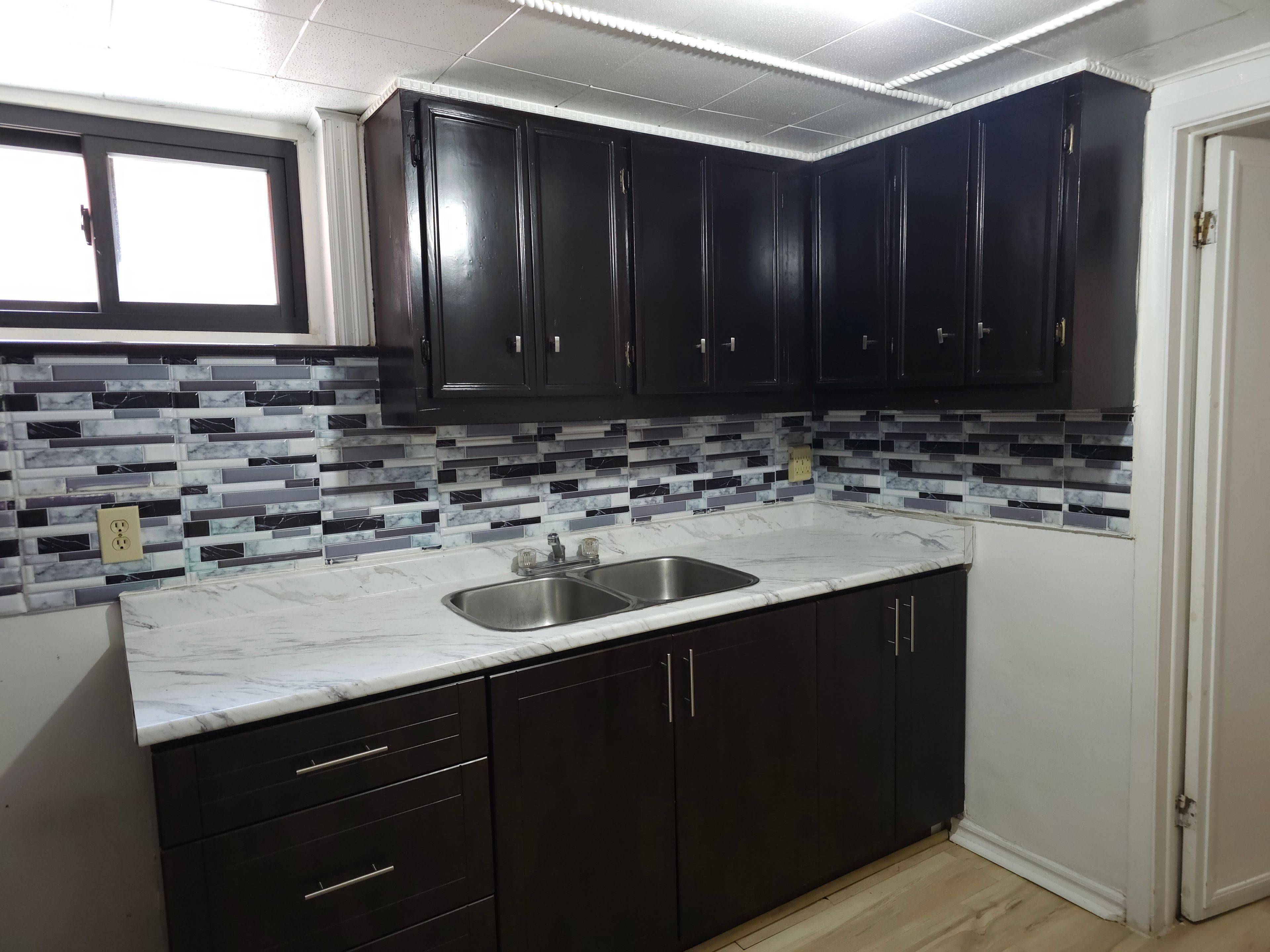 6 Galewood DR, Toronto W04, ON M9N 3L7