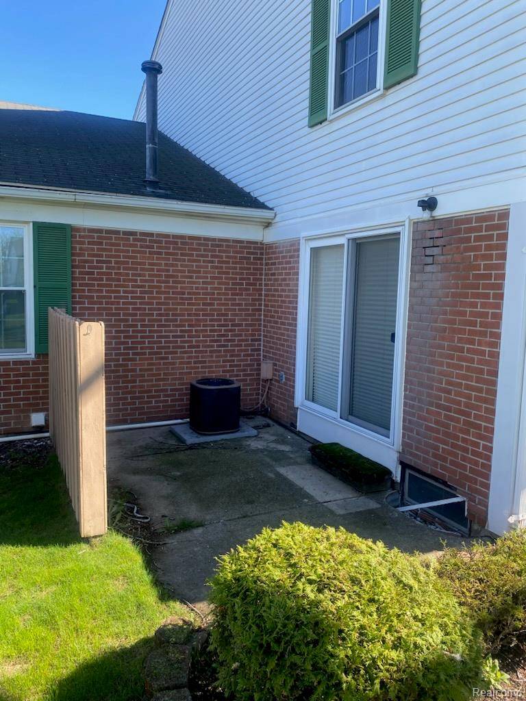 24731 Meadow Lane LN #42, Harrison Charter Township, MI 48045