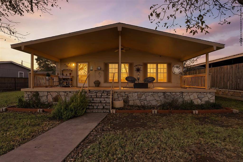 4016 Linda Court, Granbury, TX 76048