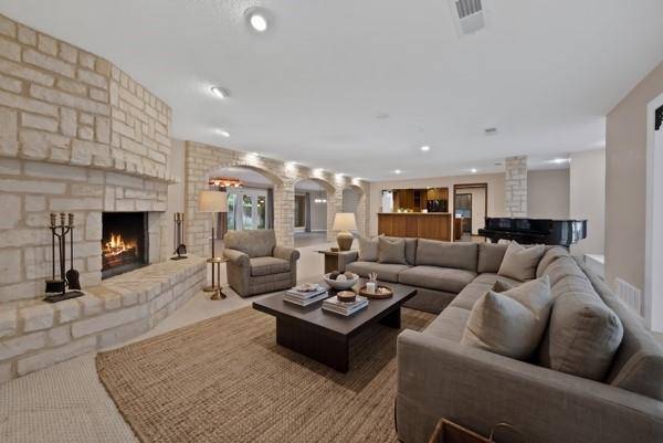 1008 Loch Lomond Drive, Arlington, TX 76012