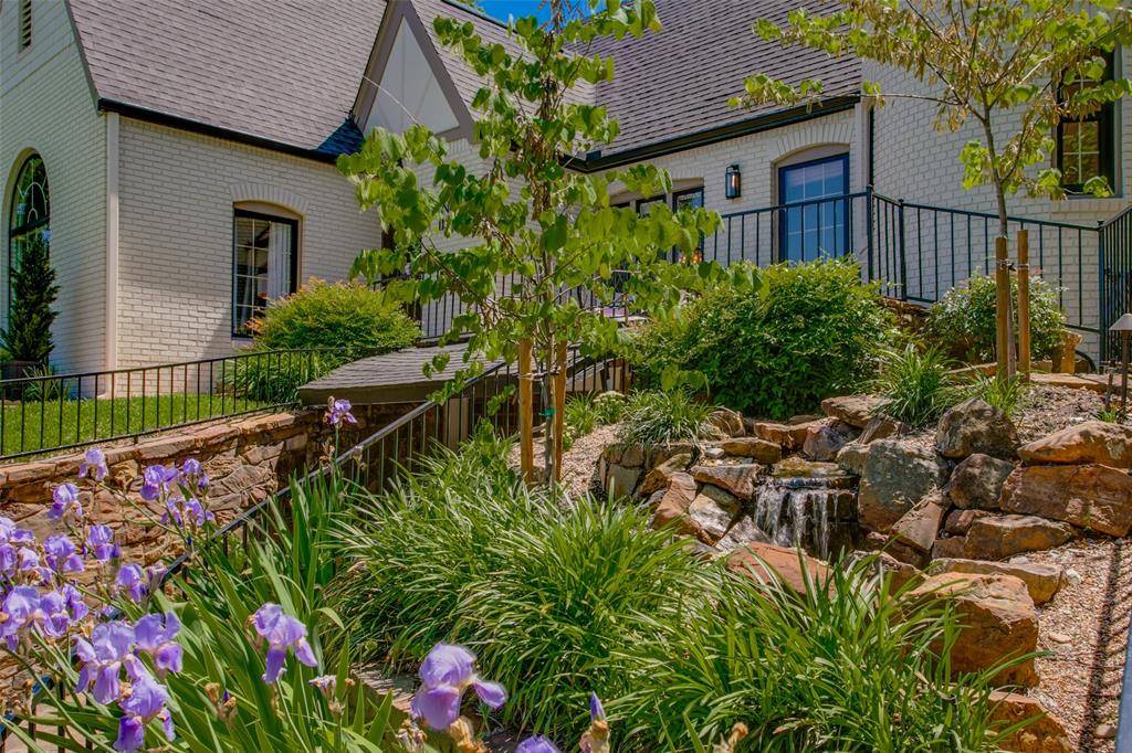 1150 N Canterbury Court, Dallas, TX 75208