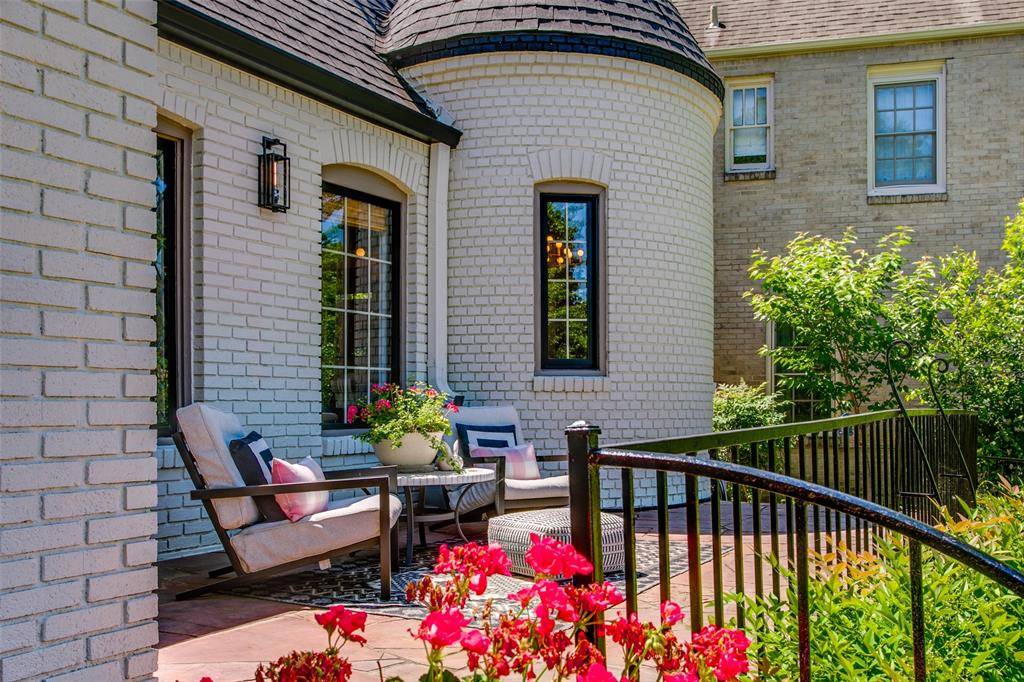 1150 N Canterbury Court, Dallas, TX 75208