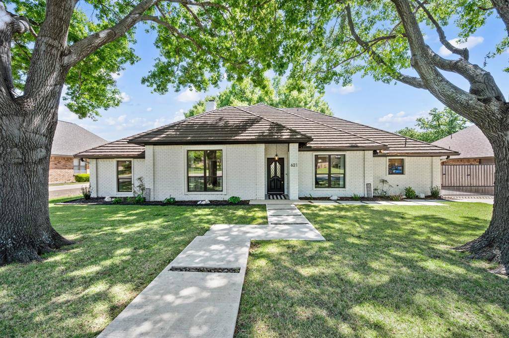 621 Evergreen Drive, Hurst, TX 76054
