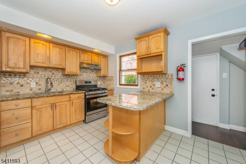 46 Center St, Clifton City, NJ 07011