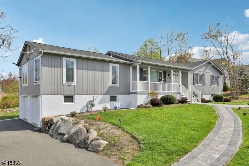 24 Yacht Club Dr, Jefferson Twp., NJ 07849