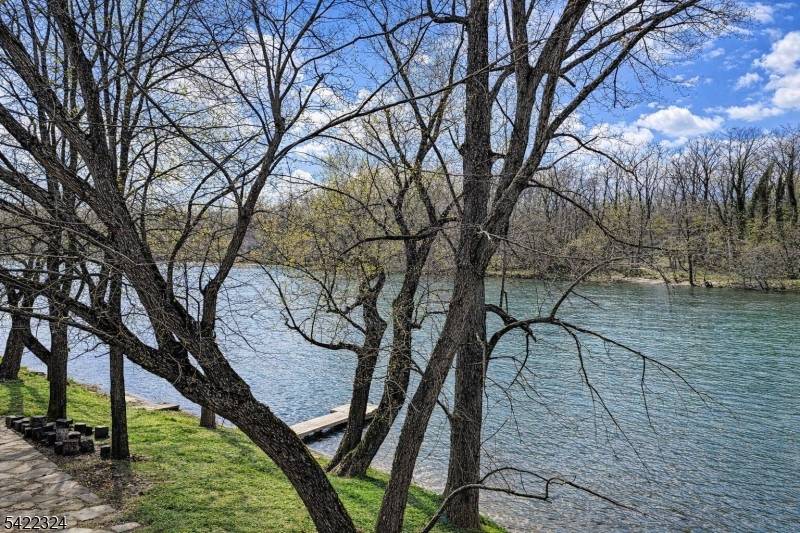 9 Riveredge Ln, Harmony Twp., NJ 08865