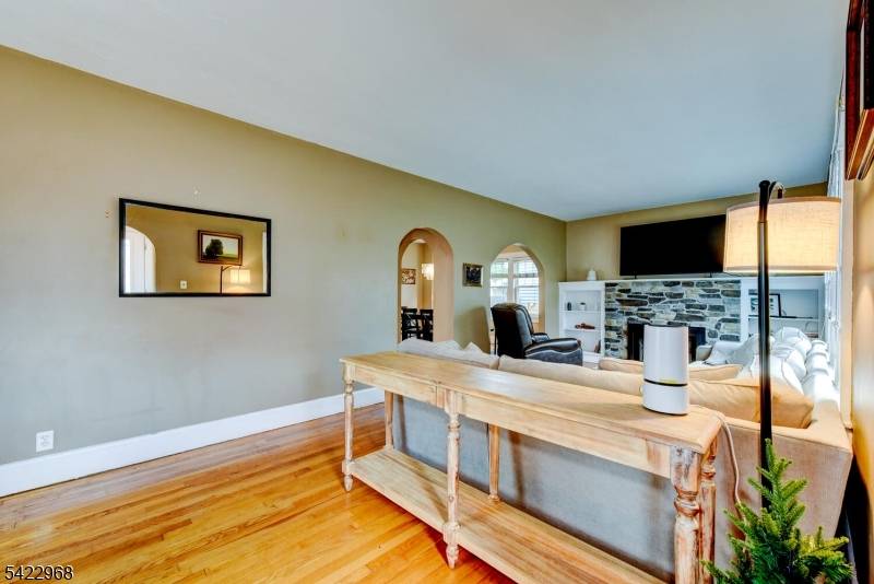 425 Bartine St, Somerville Boro, NJ 08876