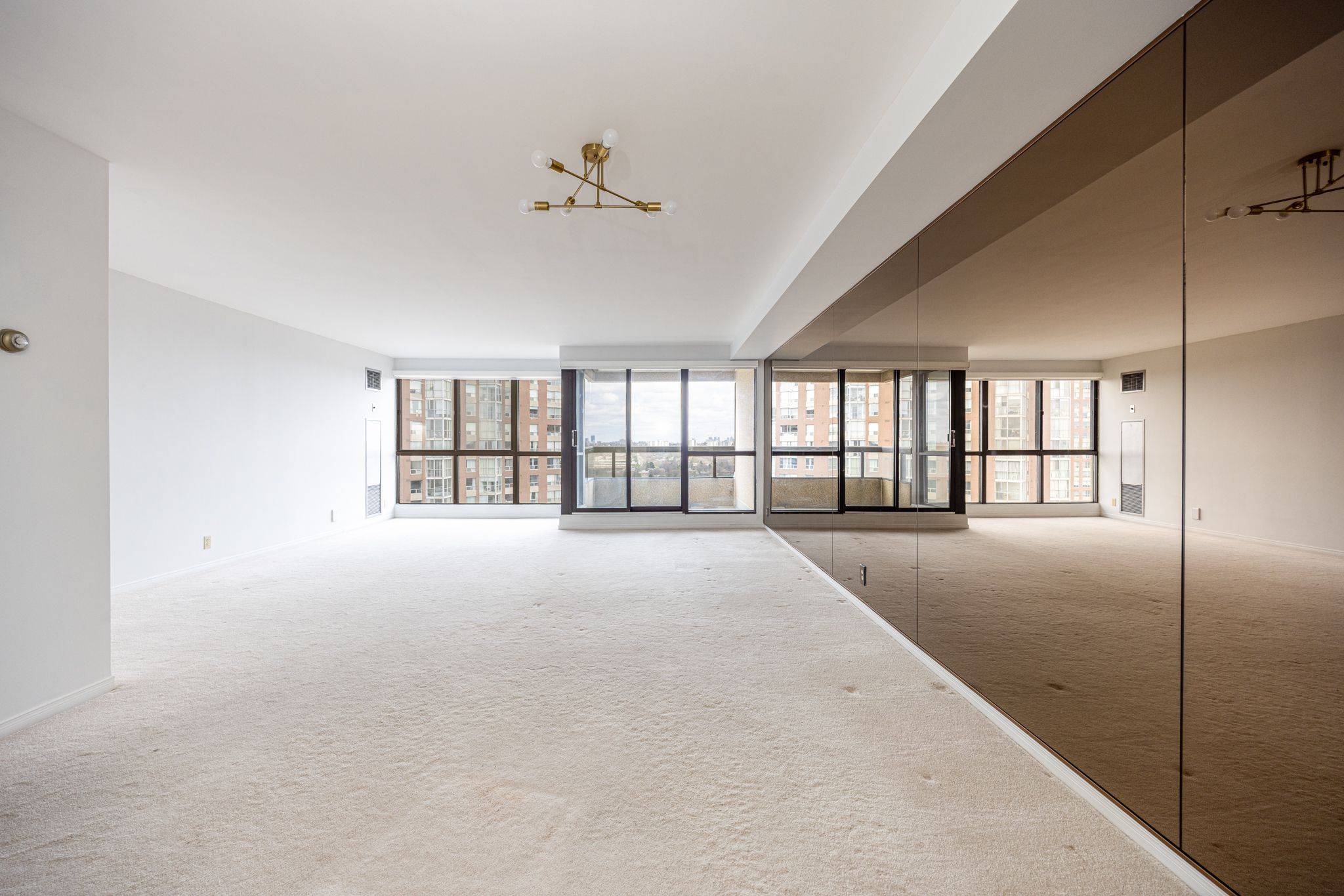 3 Concorde PL #2004, Toronto C13, ON M3C 3K7