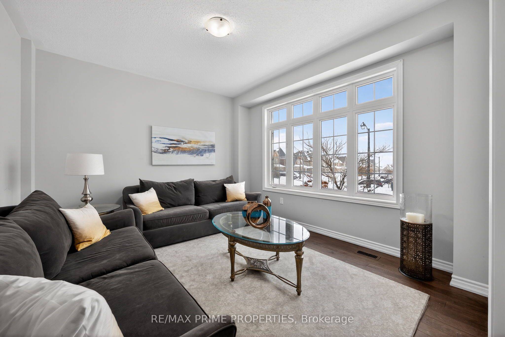 72 Ridge Gate CRES, East Gwillimbury, ON L0G 1M0