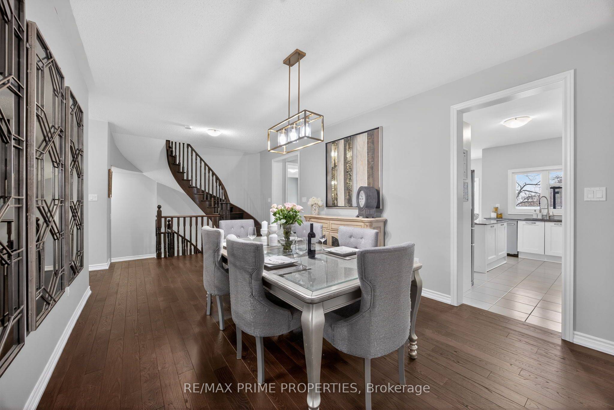 72 Ridge Gate CRES, East Gwillimbury, ON L0G 1M0