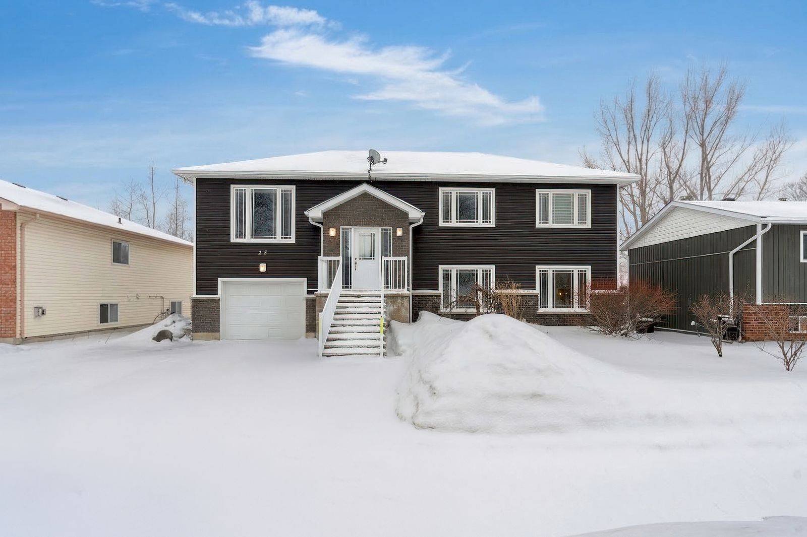 25 Bay ST, Tay, ON L0K 2A0