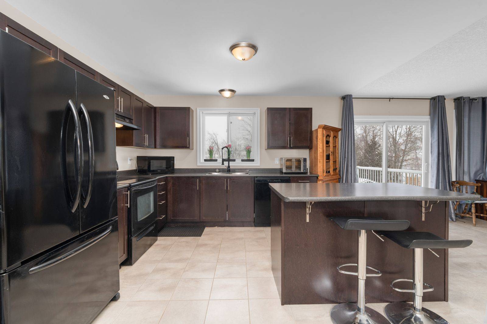 25 Bay ST, Tay, ON L0K 2A0