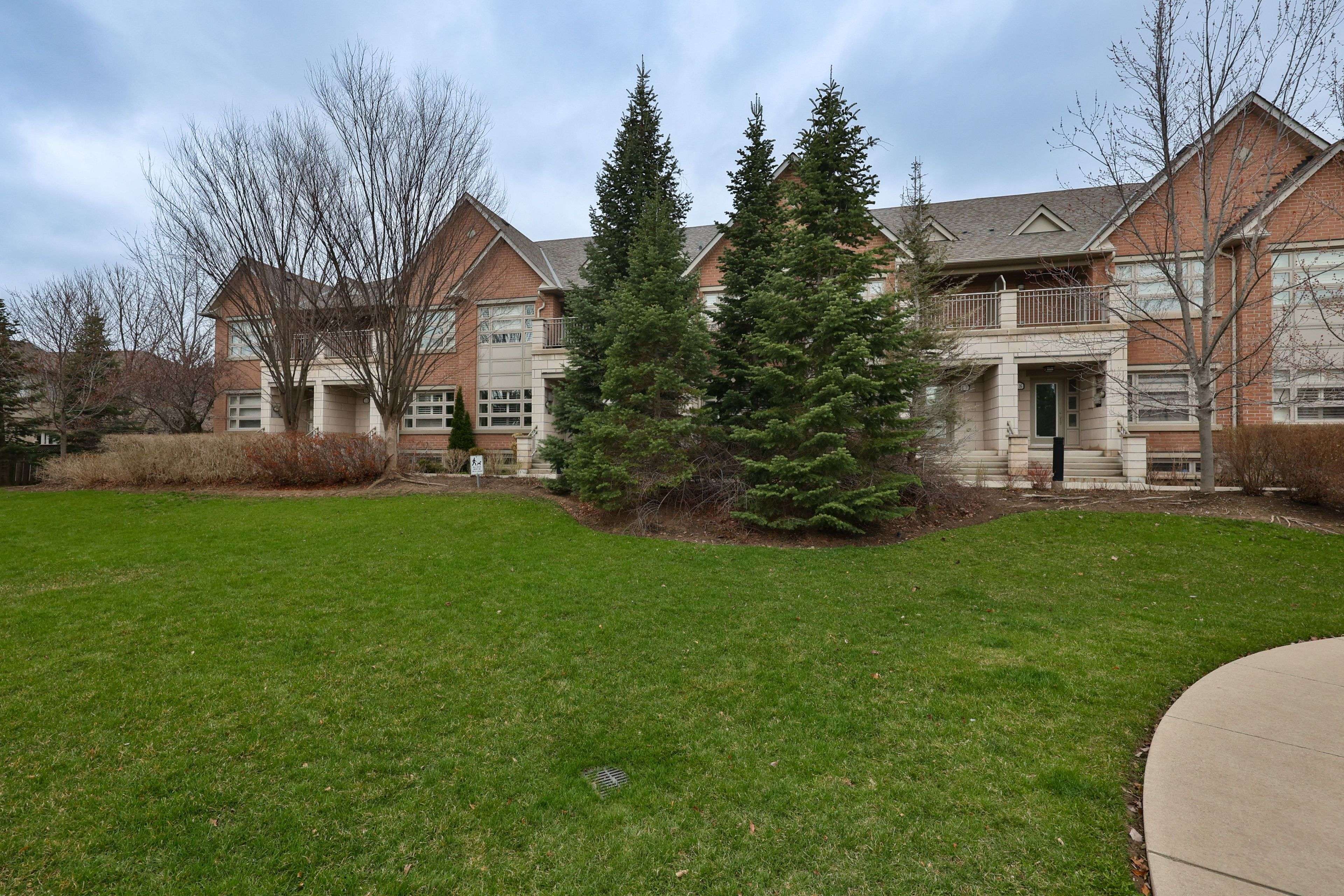2460 Prince Michael DR #15, Oakville, ON L6H 0G8