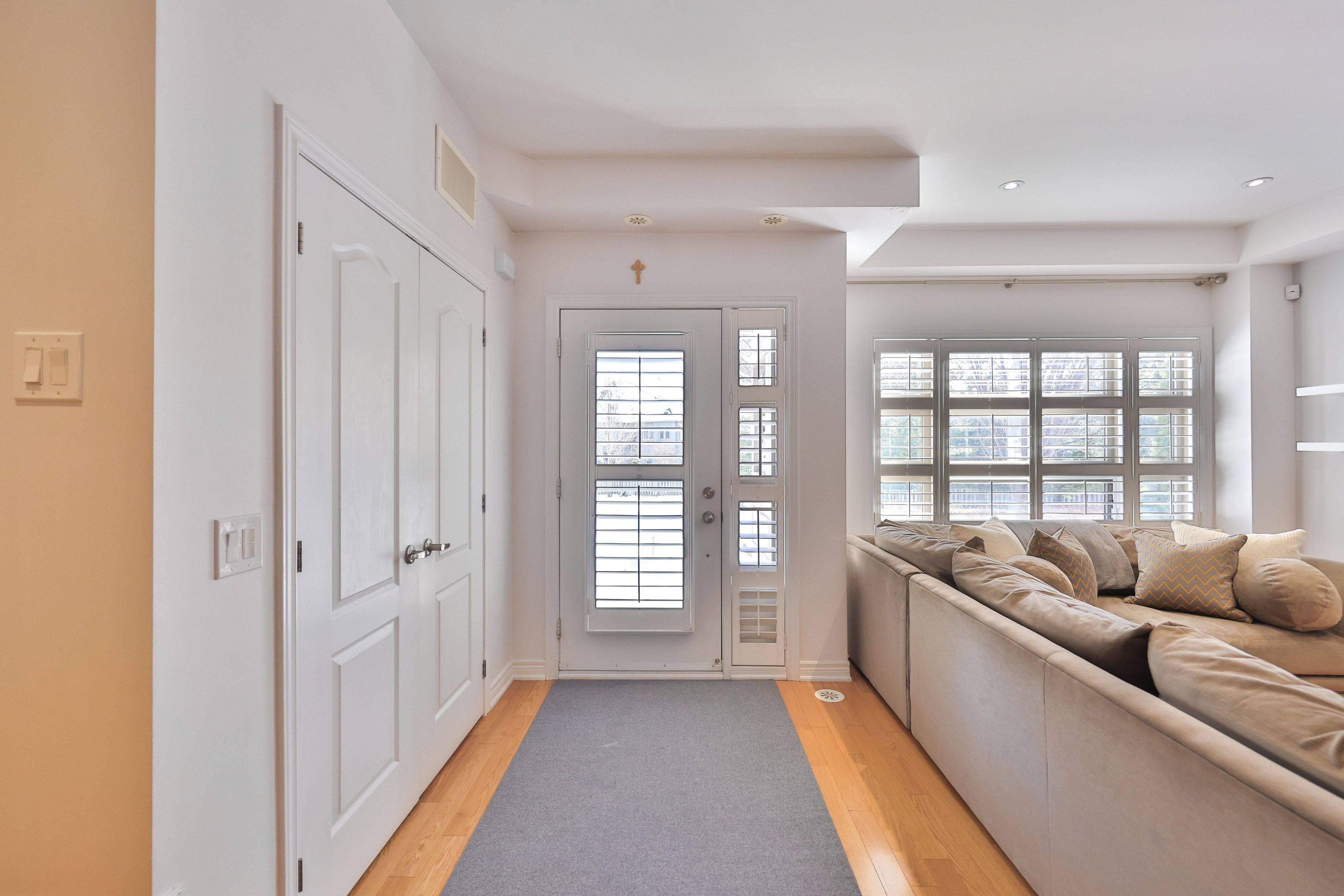 2460 Prince Michael DR #15, Oakville, ON L6H 0G8