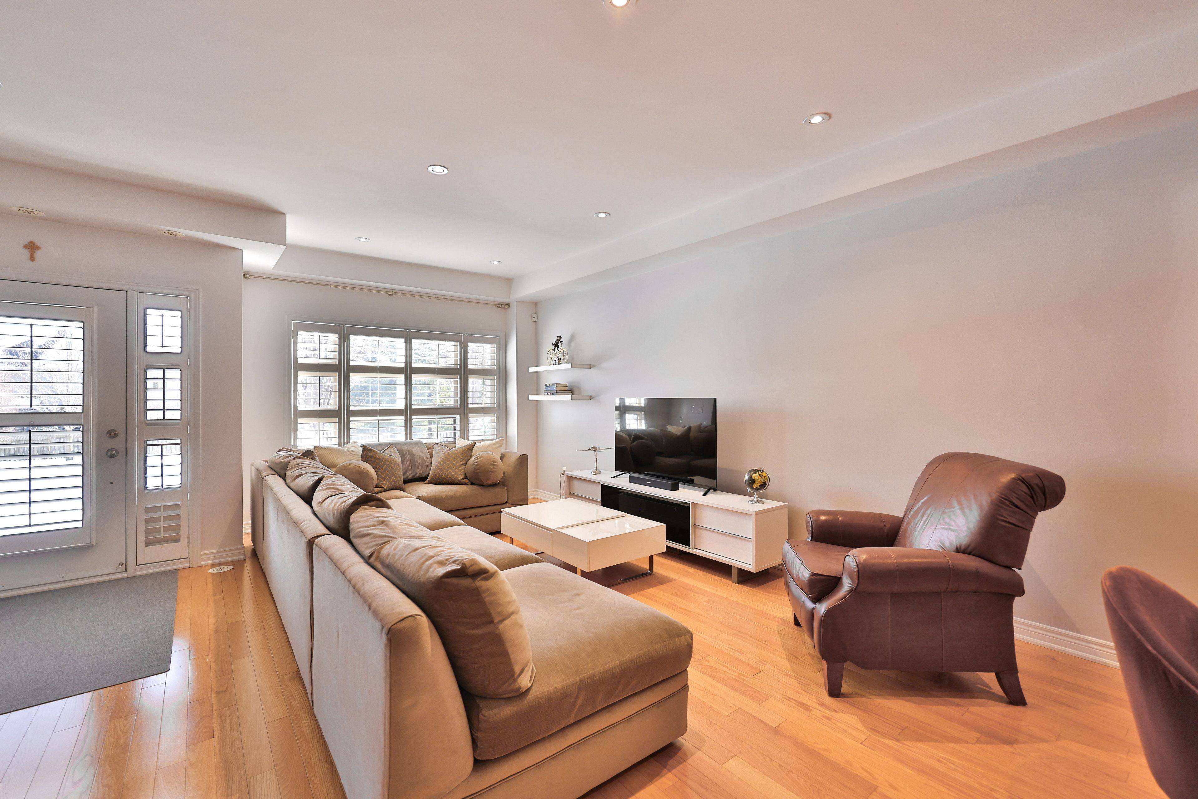 2460 Prince Michael DR #15, Oakville, ON L6H 0G8