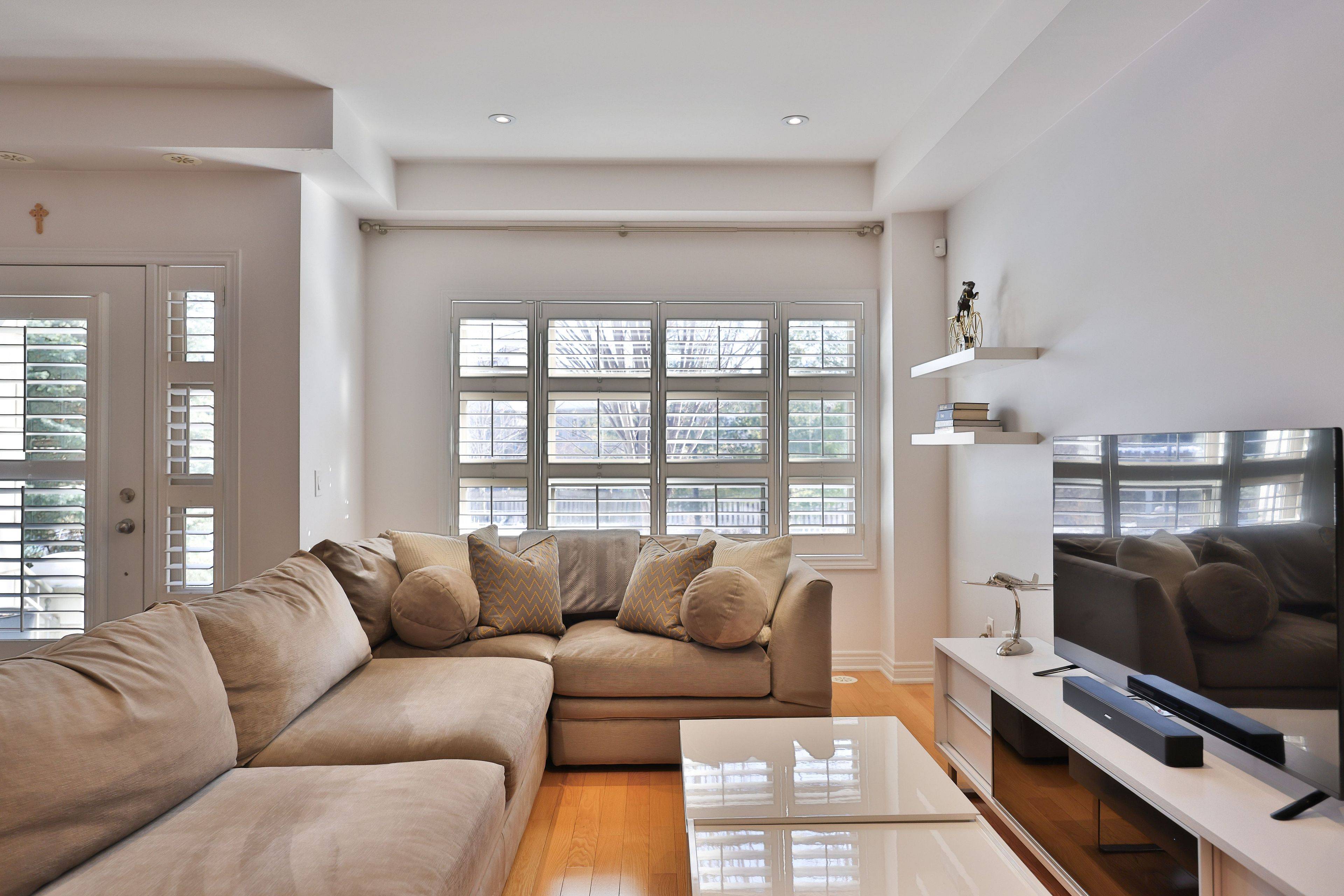 2460 Prince Michael DR #15, Oakville, ON L6H 0G8