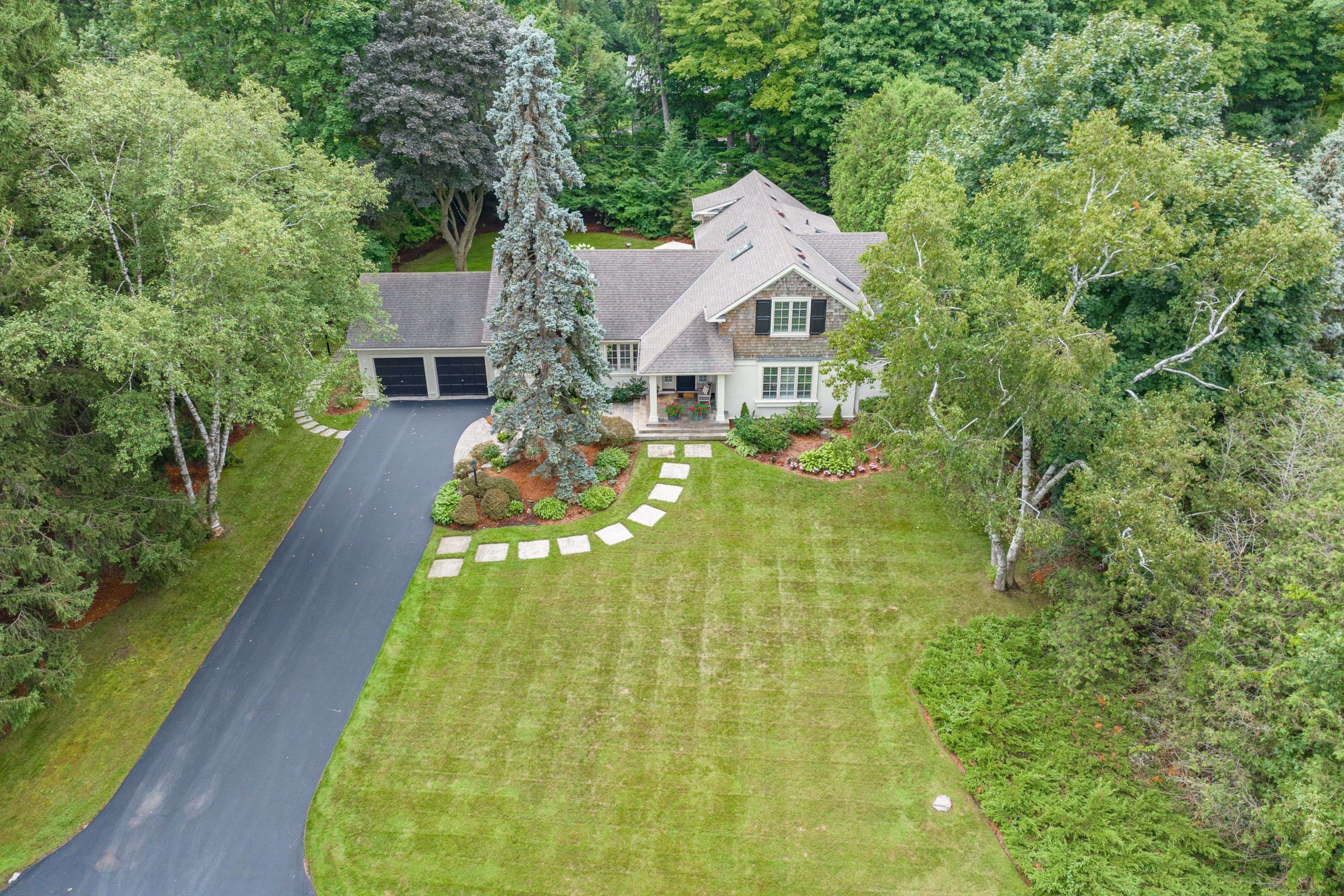 7 Colonial CRES, Oakville, ON L6J 4K8