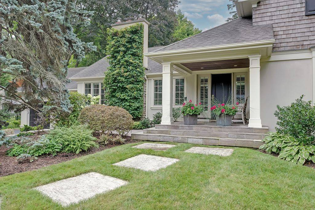 7 Colonial CRES, Oakville, ON L6J 4K8