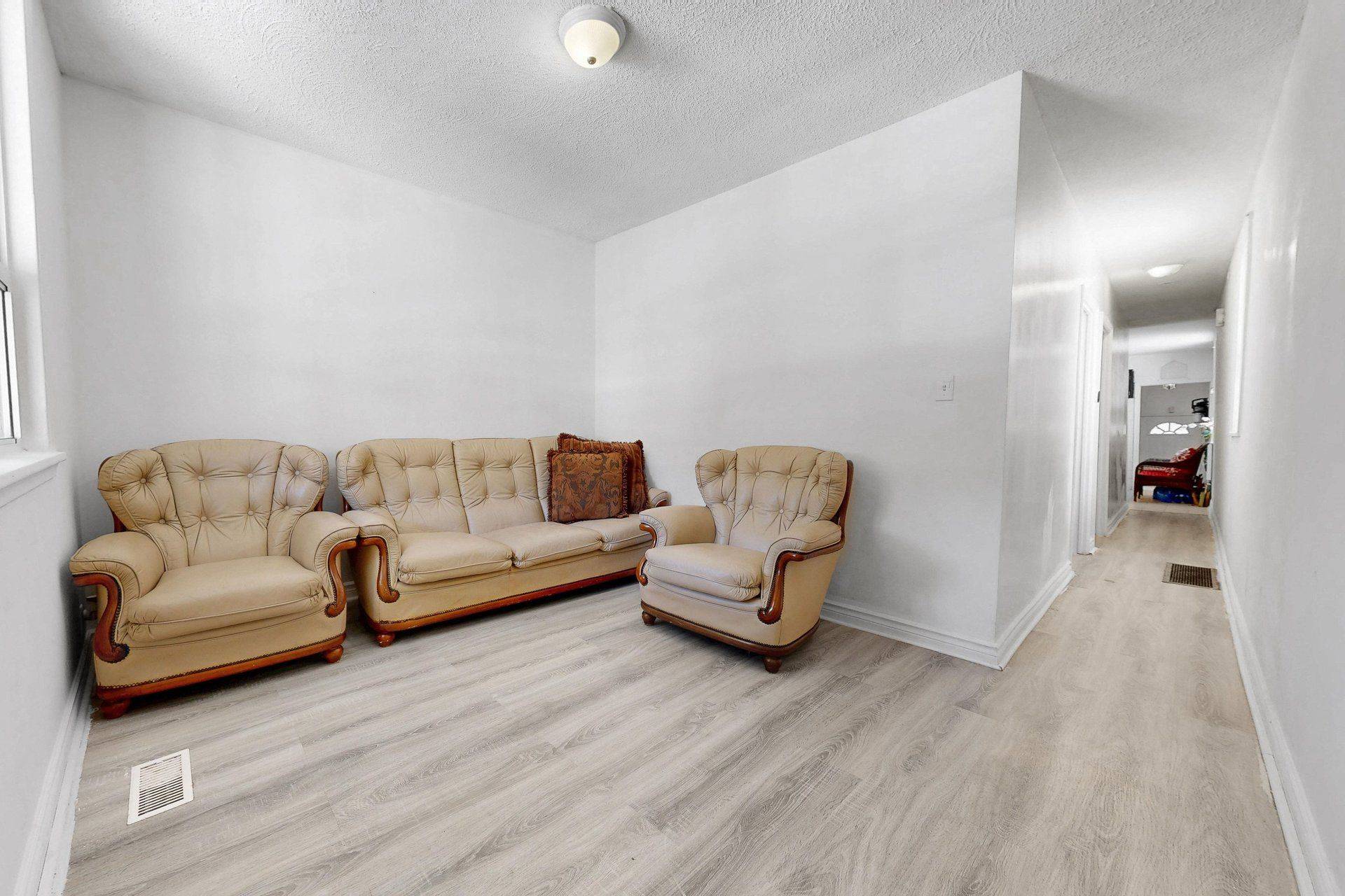 538 McRoberts AVE, Toronto W03, ON M6E 4R6