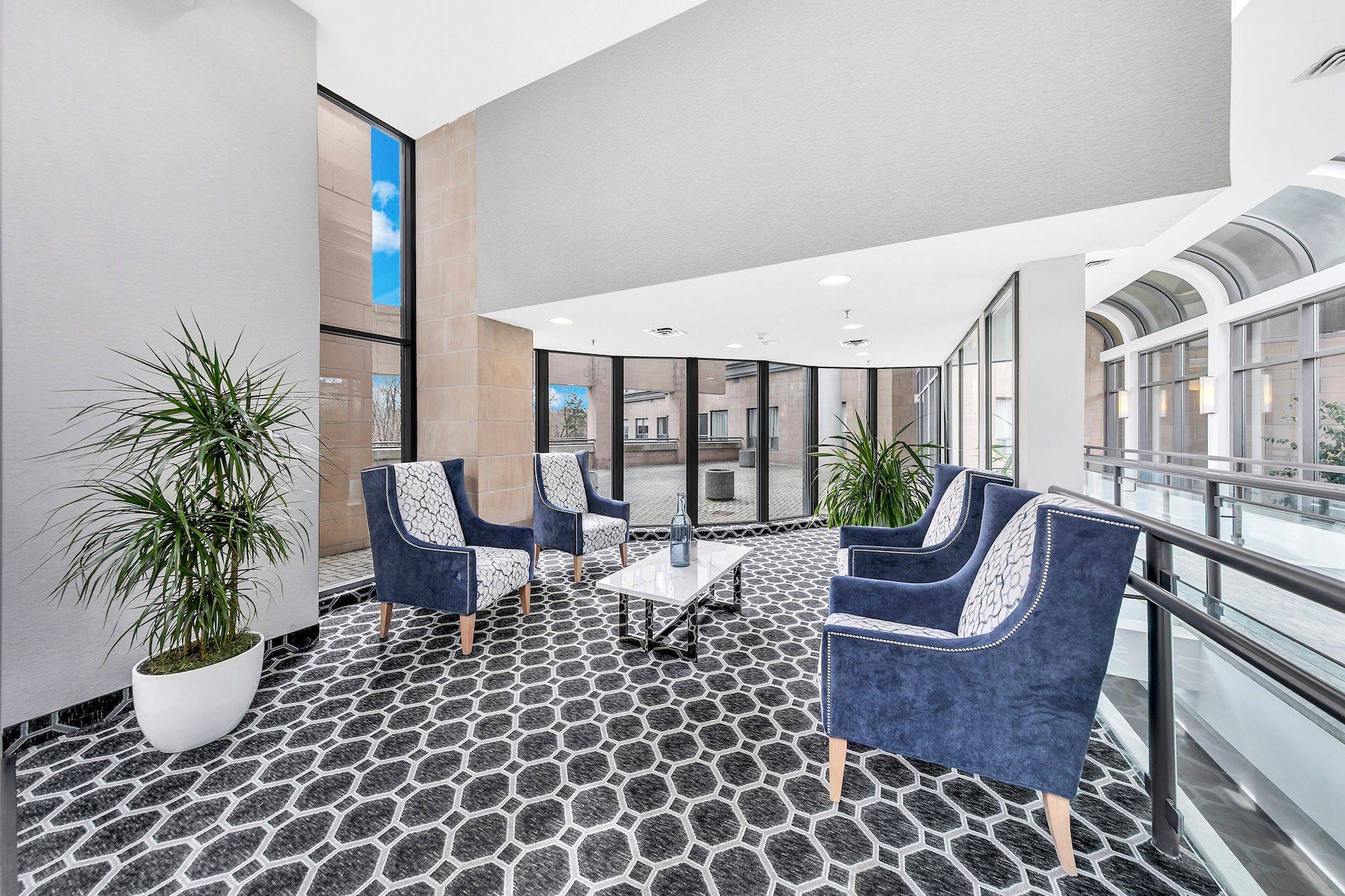 3 Hickory Tree RD #102, Toronto W04, ON M9N 3W5