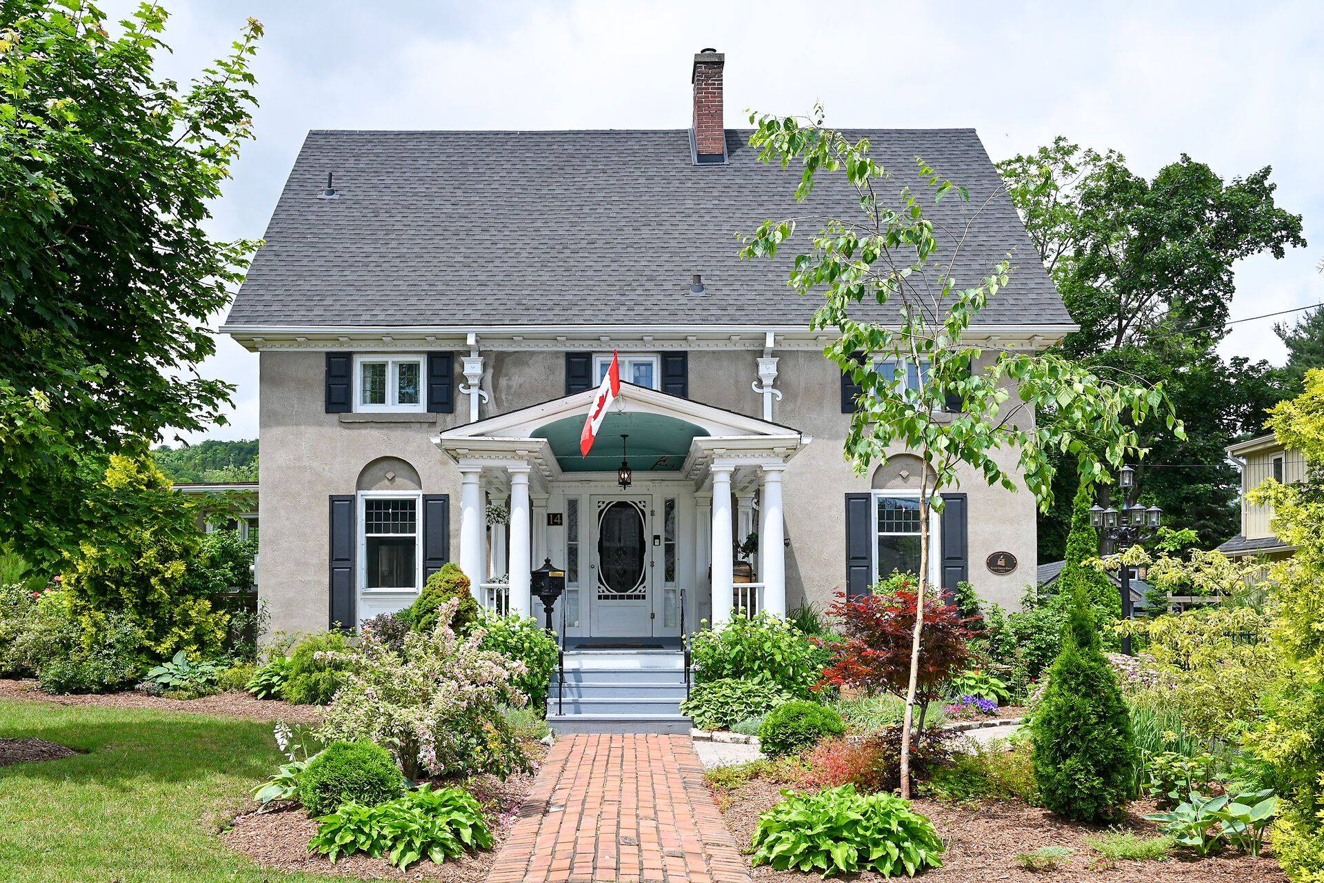 14 ROBINSON ST S, Grimsby, ON L3M 3C4