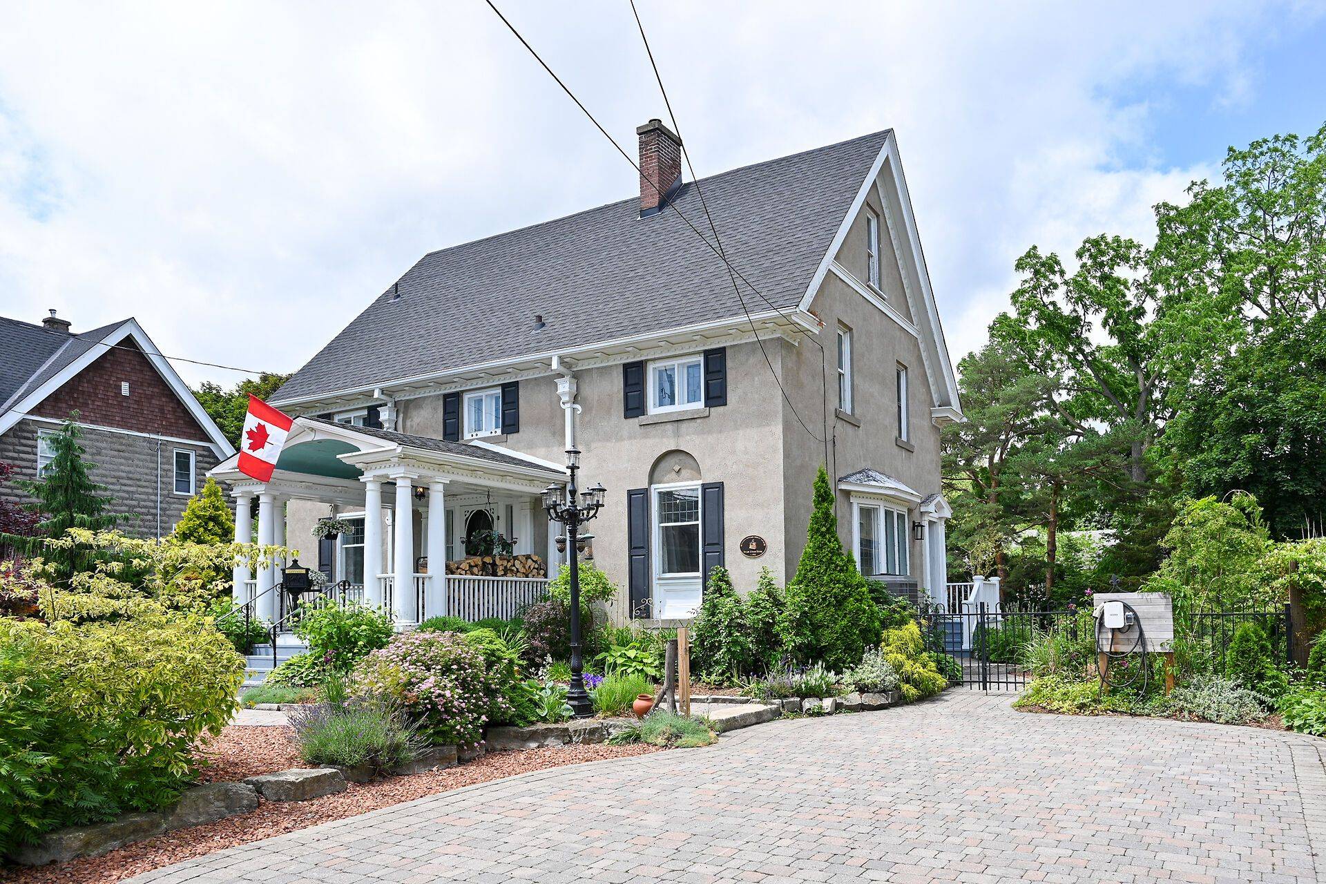 14 ROBINSON ST S, Grimsby, ON L3M 3C4