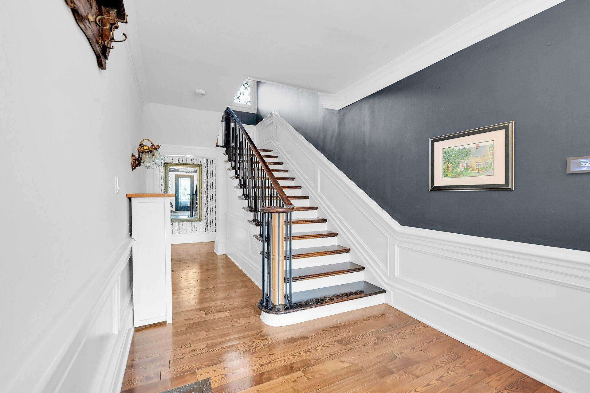 14 ROBINSON ST S, Grimsby, ON L3M 3C4